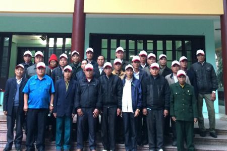 Đoàn đại biểu các già làng, trưởng họ, người có uy tín huyện Điện Biên dâng hương tưởng niệm Chủ tịch Hồ Chí Minh