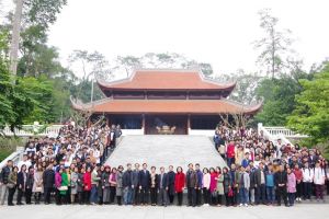 Đoàn học sinh giỏi thành phố Hà Nội dâng hương tưởng niệm  Chủ tịch Hồ Chí Minh tại Khu Di tích K9