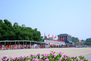 Tháng 5 nhớ Bác