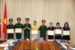 Ban Quản lý Lăng Chủ tịch Hồ Chí Minh trao khen thưởng cho các tập thể, cá nhân có thành tích xuất sắc trong quý II năm 2019