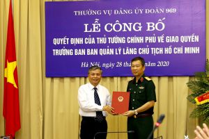 Trao Quyết định của Thủ tướng Chính phủ về giao quyền Trưởng ban  Ban Quản lý Lăng Chủ tịch Hồ Chí Minh