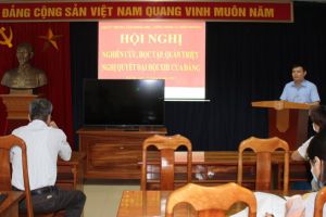 Chi bộ cơ sở Trung tâm Khoa học, Công nghệ và Môi trường học tập, quán triệt Nghị quyết Đại hội XIII của Đảng