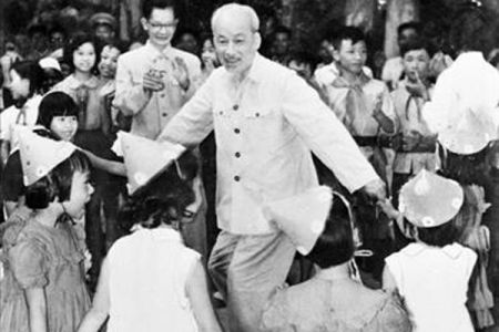Hồ Chí Minh với xây dựng đạo đức công dân