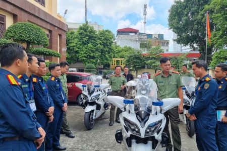 Đoàn Cán bộ Cảnh vệ nước Cộng hòa Dân chủ Nhân dân Lào  tham quan, học tập thực tế tại Trung đoàn 375