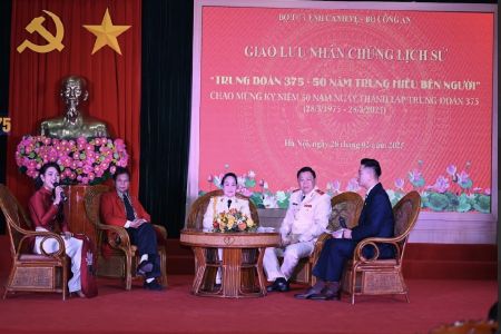Giao lưu nhân chứng lịch sử “Trung đoàn 375 - 50 năm trung hiếu bên Người”