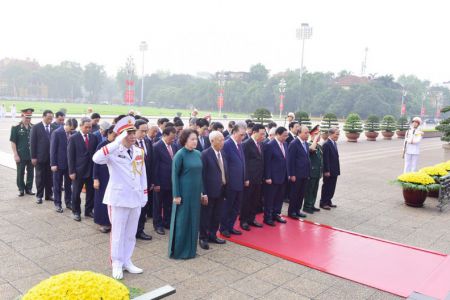 Lãnh đạo Đảng, Nhà nước, Ủy ban Trung ương Mặt trận Tổ quốc  Việt Nam vào Lăng viếng Chủ tịch Hồ Chí Minh và tưởng niệm các Anh hùng liệt sỹ