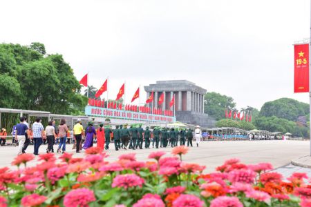 Gần 32 nghìn lượt khách vào Lăng viếng Bác trong dịp kỷ niệm 134 năm Ngày sinh Chủ tịch Hồ Chí Minh (19/5/1890 - 19/5/2024)