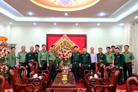 Lãnh đạo Ban Quản lý Lăng Chủ tịch Hồ Chí Minh chúc mừng 49 năm Ngày thành lập Trung đoàn 375 