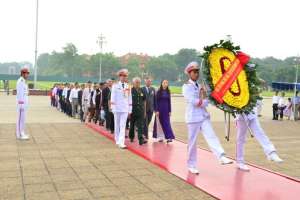 Đoàn đại biểu Người có công với cách mạng tỉnh Thừa Thiên Huế vào Lăng viếng Bác